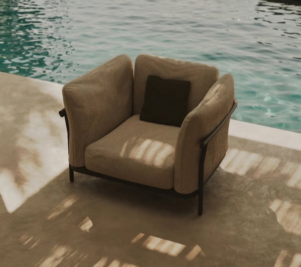 Manutti Nami lounge chair